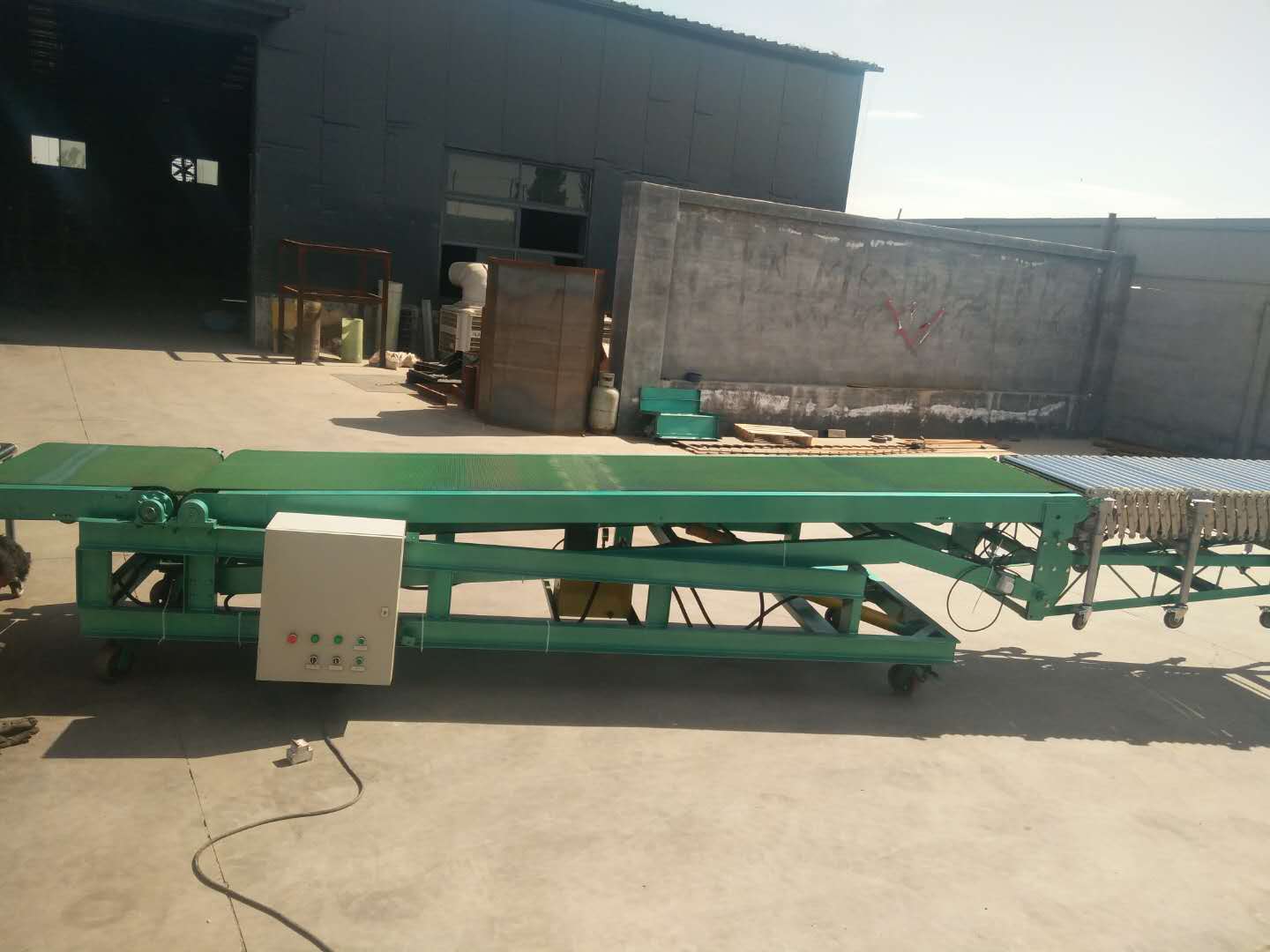 裝卸輸送機(jī)